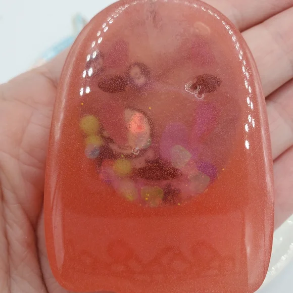 Studio Ghibli Themed Kaonashi "No Face" Resin Keychain Shaker NEW - Picture 4 of 5